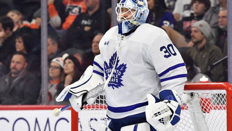 Jan 8, 2023; Philadelphia, Pennsylvania, USA; Toronto Maple Leafs goaltender Matt Murray (30) against the Philadelphia Flyers at Wells Fargo Center. Mandatory Credit: Eric Hartline-USA TODAY Sports