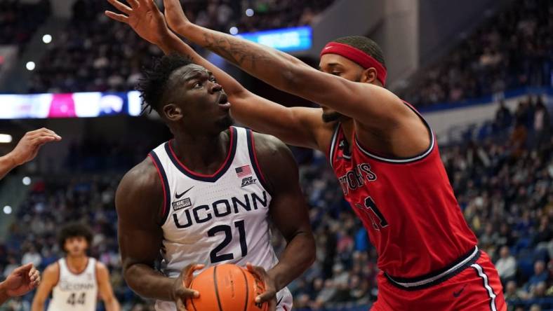 Jan 15, 2023; Hartford, Connecticut, USA; UConn Huskies forward Adama Sanogo (21) looks to shoot against St. John's Red Storm center Joel Soriano (11) in the first half at XL Center. Mandatory Credit: David Butler II-USA TODAY Sports