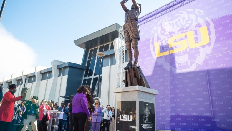 Statue unveiling ceremony for Seimone Augustus outside of the Pete Maravich center on the campus of LSU in Baton Rouge, LA. SCOTT CLAUSE/USA TODAY NETWORK.  Sunday, Jan. 15, 2023.

Seimone Augustus Statue Ceremony 0781