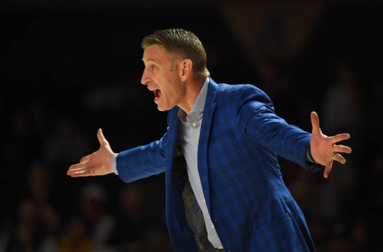 Jan 17, 2023; Nashville, Tennessee, USA; Alabama Crimson Tide head coach Nate Oats yells from the sideline during the first half against the Vanderbilt Commodores at Memorial Gymnasium. Mandatory Credit: Christopher Hanewinckel-USA TODAY Sports