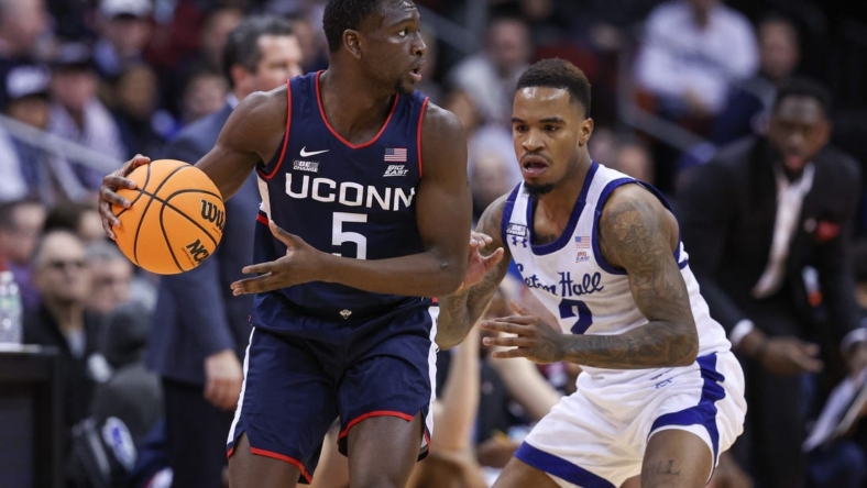 Jan 18, 2023; Newark, New Jersey, USA; Connecticut Huskies guard Hassan Diarra (5) dribbles as Seton Hall Pirates guard Al-Amir Dawes (2) defends during the second half at Prudential Center. Mandatory Credit: Vincent Carchietta-USA TODAY Sports