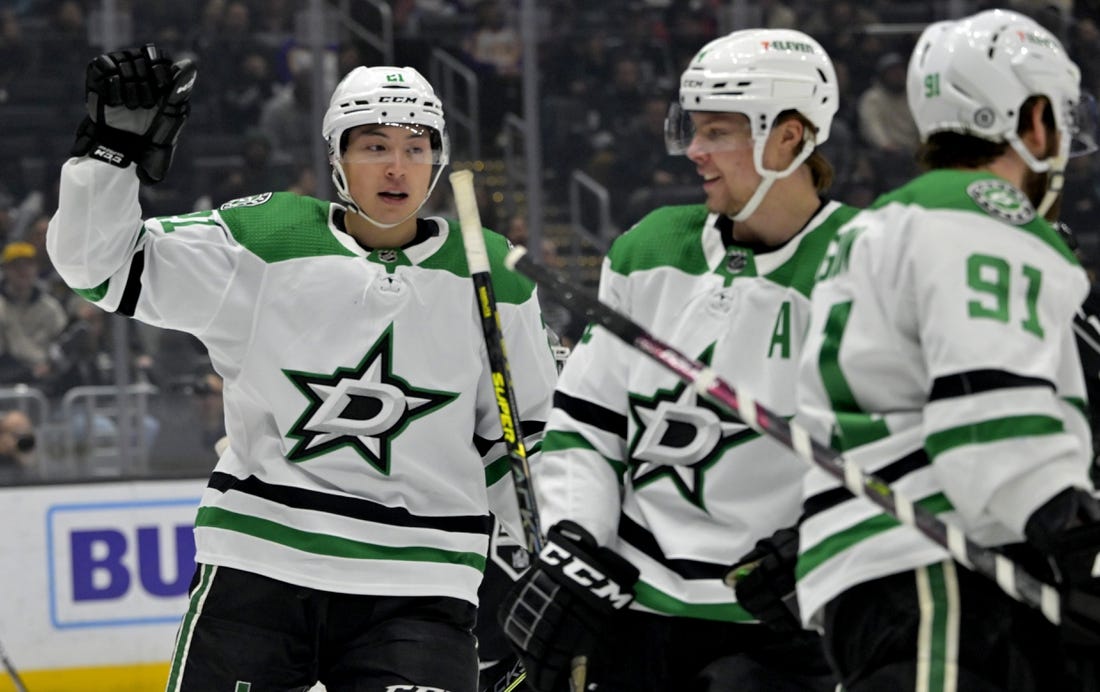 Stars score 3 in 3rd period to rally past Coyotes