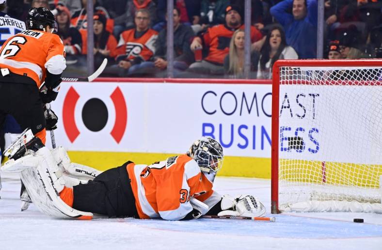 Jan 22, 2023; Philadelphia, Pennsylvania, USA; Philadelphia Flyers goalie Felix Sandstrom (32) reacts after allowing a goal against the Winnipeg Jets in the first period at Wells Fargo Center. Mandatory Credit: Kyle Ross-USA TODAY Sports