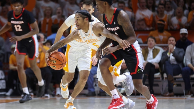 Jan 25, 2023; Knoxville, Tennessee, USA; Tennessee Volunteers guard Zakai Zeigler (5) steals the ball against the Georgia Bulldogs during the first half at Thompson-Boling Arena. Mandatory Credit: Randy Sartin-USA TODAY Sports
