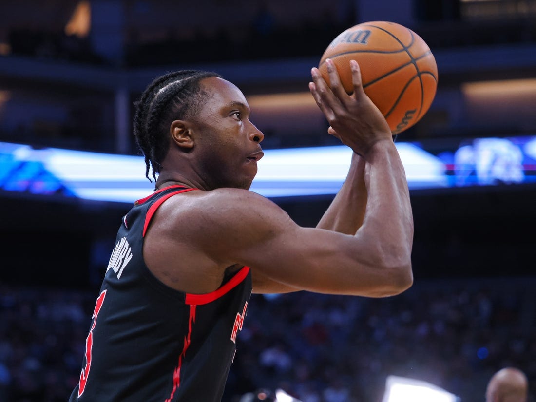 Jan 25, 2023; Sacramento, California, USA;  Toronto Raptors small forward OG Anunoby (3) warms up before the game against the Sacramento Kings at Golden 1 Center. Mandatory Credit: Kelley L Cox-USA TODAY Sports