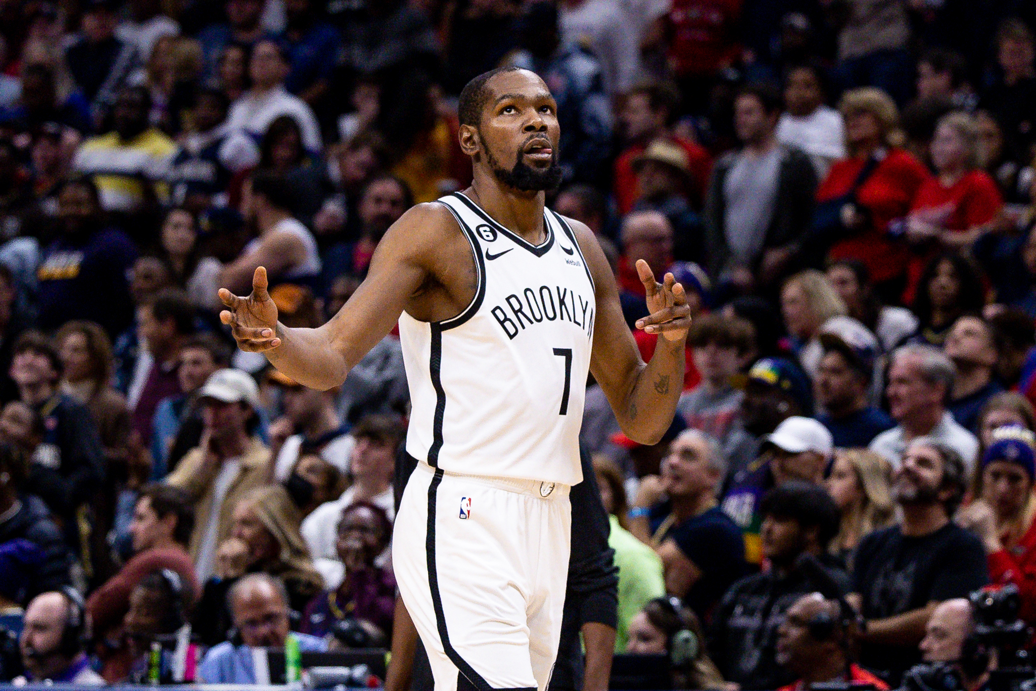 Kevin Durant suffers ugly-looking knee injury, doesn’t return for Brooklyn Nets
