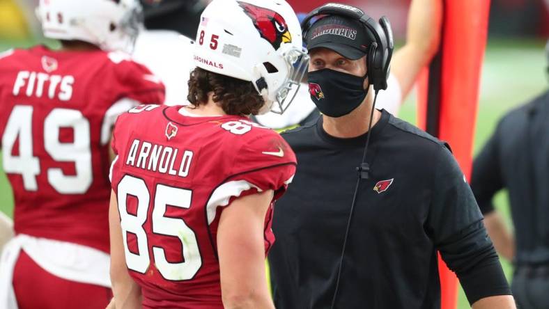 Sep 20, 2020; Glendale, Arizona, USA; Arizona Cardinals tight end Dan Arnold (85) talks to tight ends coach Steve Heiden against the Washington Football Team at State Farm Stadium. Mandatory Credit: Mark J. Rebilas-USA TODAY Sports