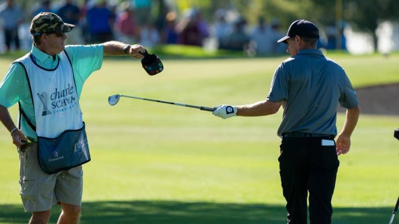 Nov 12, 2021; Phoenix, Arizona, USA; Steven Alker (right) and caddy Sam Workman (left) trade out clubs after hitting to the green of the ninth during the second round of the Charles Schwab Cup Championship golf tournament at Phoenix Country Club. Mandatory Credit: Allan Henry-USA TODAY Sports