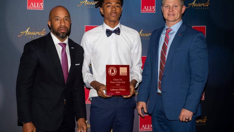 Boys class 7A player of the year Labaron Philon of Baker poses for a photo with AHSAA Associate Director Brandon Dean, left, and Matt Cobb of ALFA insurance, right during the Alabama Sports Writers Association awards banquet at the Renaissance Hotel in Montgomery, Ala., on Thursday, March 31, 2022.