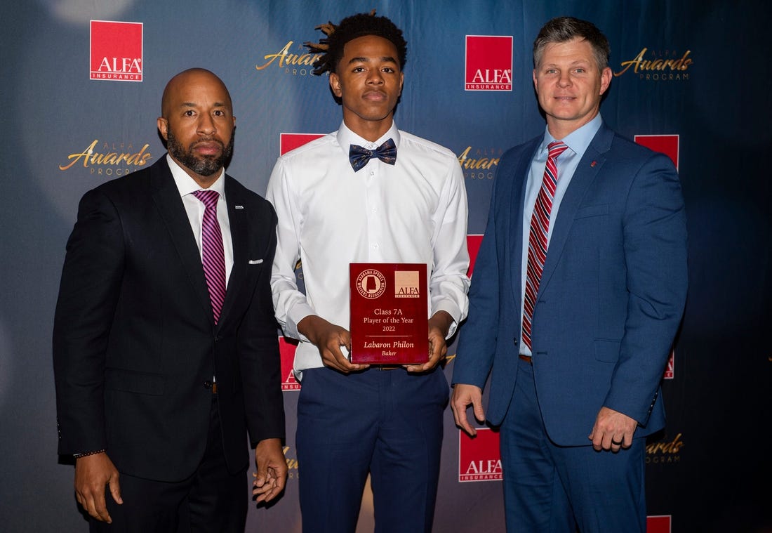 Boys class 7A player of the year Labaron Philon of Baker poses for a photo with AHSAA Associate Director Brandon Dean, left, and Matt Cobb of ALFA insurance, right during the Alabama Sports Writers Association awards banquet at the Renaissance Hotel in Montgomery, Ala., on Thursday, March 31, 2022.