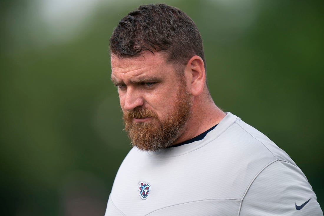 Tennessee Titans passing game coordinator Tim Kelly during practice at Saint Thomas Sports Park Tuesday, June 7, 2022, in Nashville, Tenn.

Nas Titans Ota 004