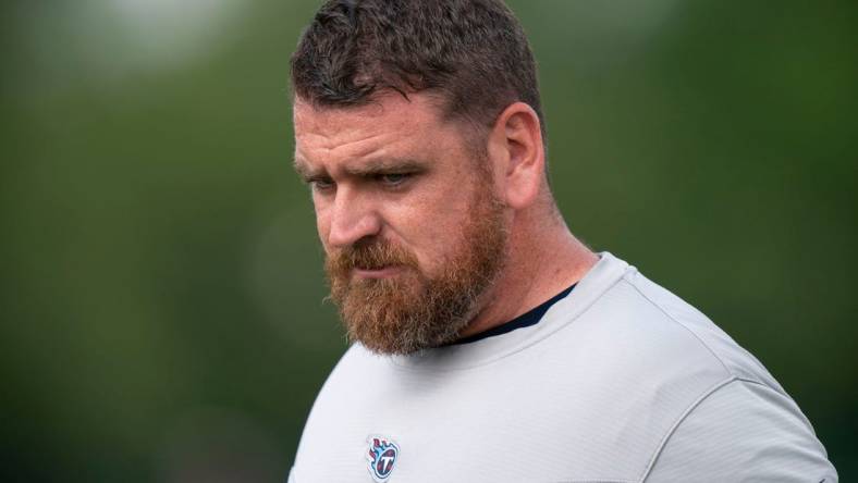 Tennessee Titans passing game coordinator Tim Kelly during practice at Saint Thomas Sports Park Tuesday, June 7, 2022, in Nashville, Tenn.

Nas Titans Ota 004