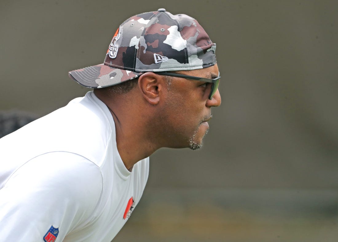 Cleveland Browns defensive coordinator Joe Woods keeps an eye on OTA workouts on Wednesday, June 8, 2022 in Berea.

Browns Ota 5