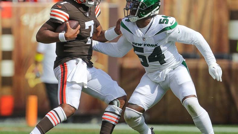 Browns quarterback Jacoby Brissett scrambles to get away from New York Jets lineman Jacob Martin on Sunday, Sept. 18, 2022 in Cleveland.

Akr 9 18 Browns 17