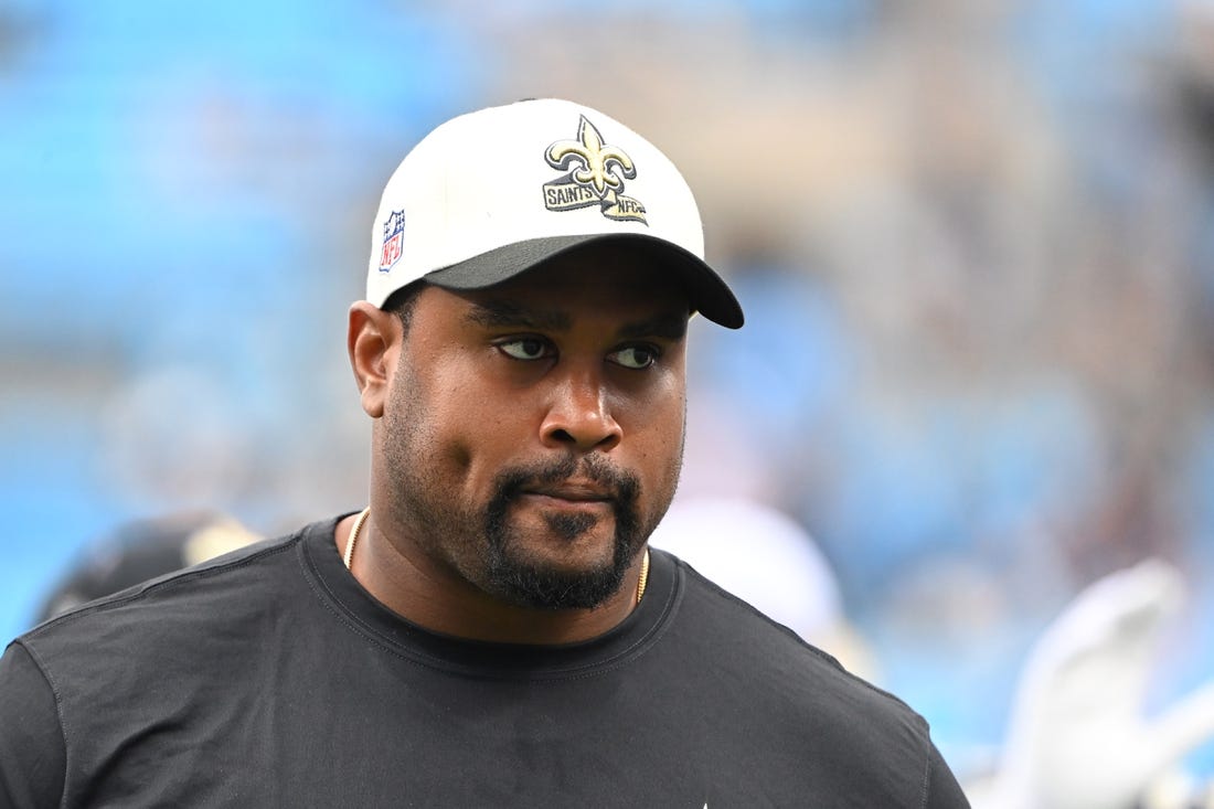 Report: Broncos to interview Brian Flores, Sean Desai for DC position