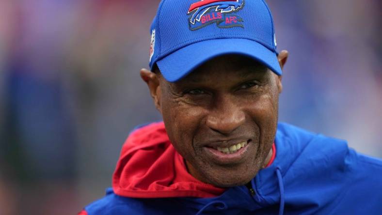 Oct 2, 2022; Baltimore, Maryland, USA; Buffalo Bills coach Leslie Frazier prior to the game against the Baltimore Ravens at M&T Bank Stadium. Mandatory Credit: Mitch Stringer-USA TODAY Sports