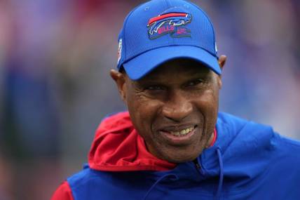 Oct 2, 2022; Baltimore, Maryland, USA; Buffalo Bills coach Leslie Frazier prior to the game against the Baltimore Ravens at M&T Bank Stadium. Mandatory Credit: Mitch Stringer-USA TODAY Sports