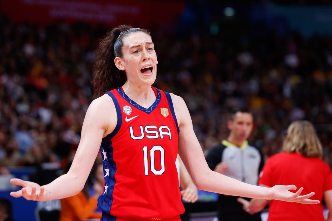 OCT 1, 2022; Sydney, AUS; Breanna Stewart (10)    in third quarter of FIBA Women's World Cup final against China at Sydney SuperDome. Mandatory Credit: Yukihito Taguchi-USA TODAY Sports