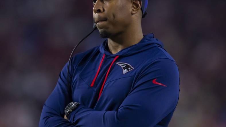 Dec 12, 2022; Glendale, Arizona, USA; New England Patriots defensive line coach DeMarcus Covington against the Arizona Cardinals at State Farm Stadium. Mandatory Credit: Mark J. Rebilas-USA TODAY Sports