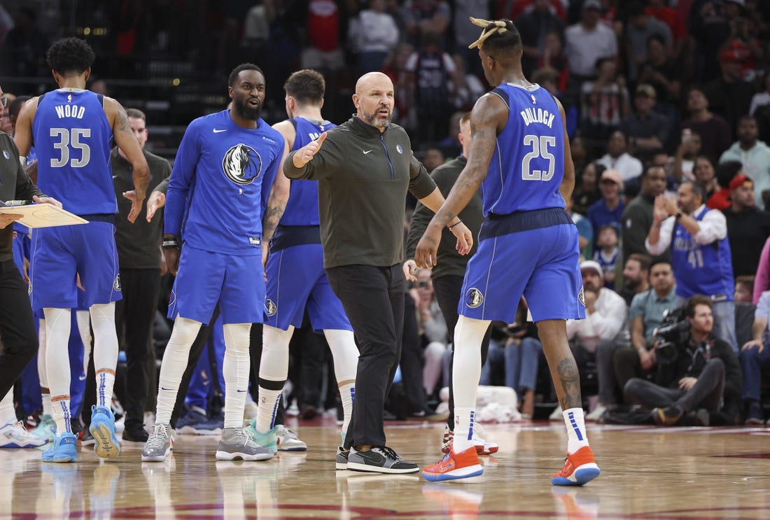 Jan 2, 2023; Houston, Texas, USA; Dallas Mavericks head coach Jason Kidd celebrates with forward Reggie Bullock (25) after a play during the fourth quarter against the Houston Rockets at Toyota Center. Mandatory Credit: Troy Taormina-USA TODAY Sports