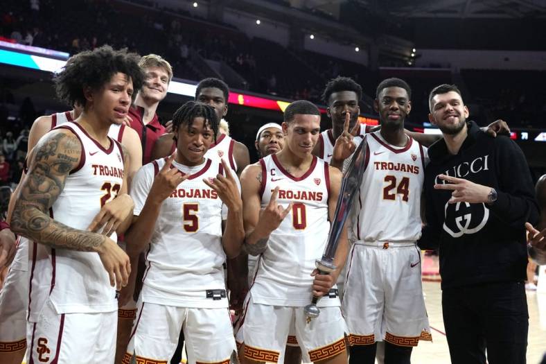 January 14, 2023; Los Angeles, California, USA; Southern California Trojans guard Tre White (22), guard Boogie Ellis (5), forward Kobe Johnson (0) and forward Joshua Morgan (24) pose with former player Nick Rakocevic after the game against the Utah Utes in the second half at Galen Center. Mandatory Credit: Kirby Lee-USA TODAY Sports