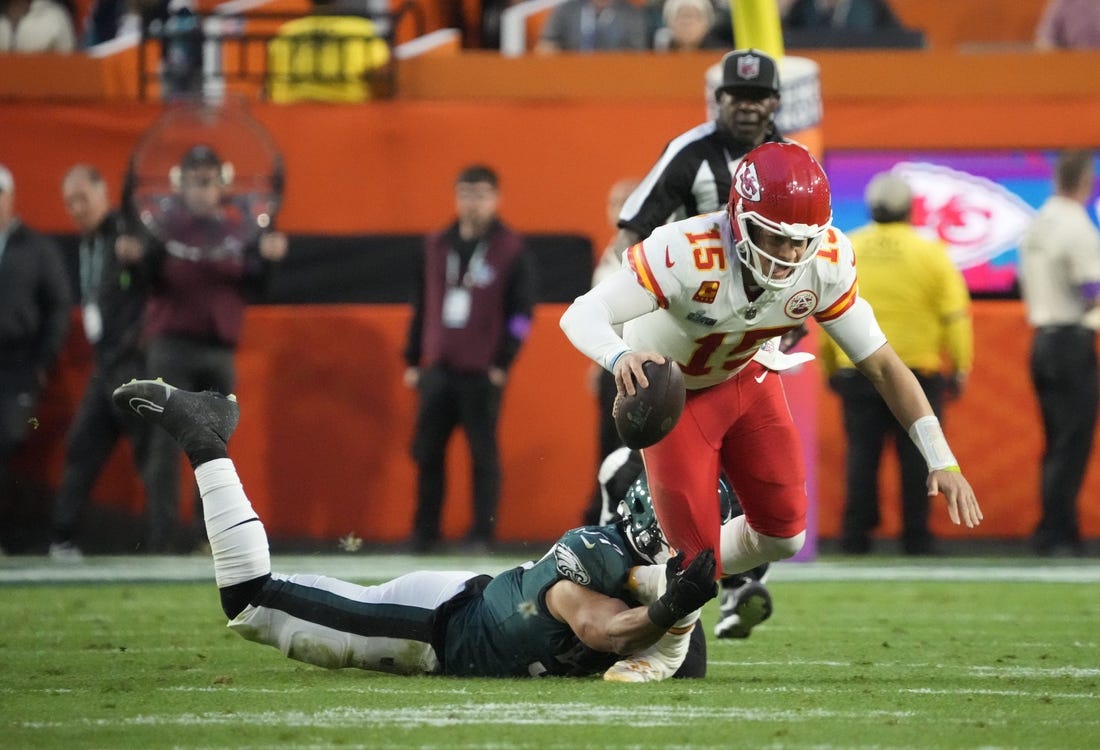 Kansas City Chiefs quarterback Patrick Mahomes (15) is tackled by Philadelphia Eagles linebacker T.J. Edwards (57) during the second quarter in Super Bowl LVII at State Farm Stadium in Glendale on Feb. 12, 2023.

Nfl Super Bowl Lvii Kansas City Chiefs Vs Philadelphia Eagles