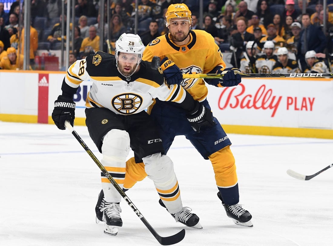 Bruins breeze past Predators 5-0