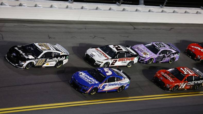 Feb 16, 2023; Daytona Beach, Florida, USA; NASCAR Cup Series driver Aric Almirola (10) leads the field during Duel 2 at Daytona International Speedway. Mandatory Credit: Mike Dinovo-USA TODAY Sports