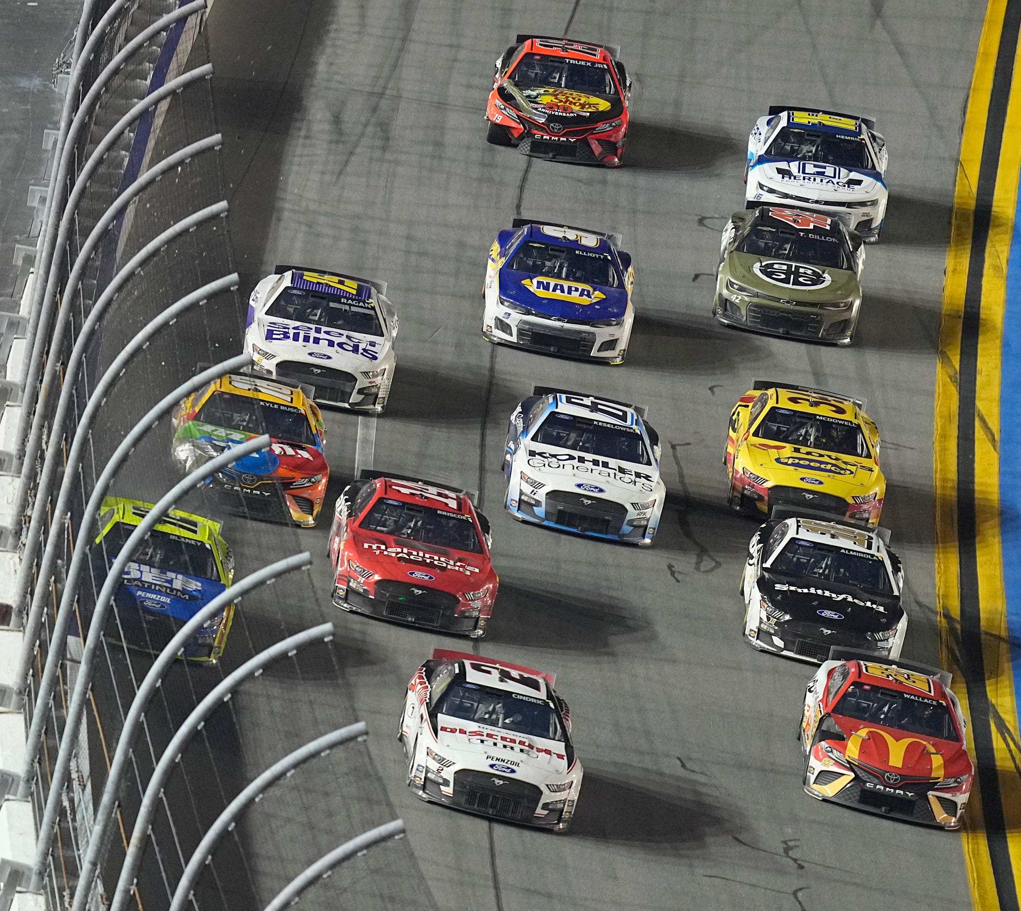 How long is the Daytona 500 in laps, miles, kilometers, and longest times