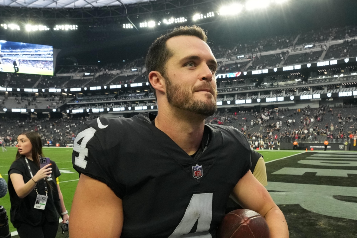 Another NFC South team officially joins Derek Carr free agent sweepstakes