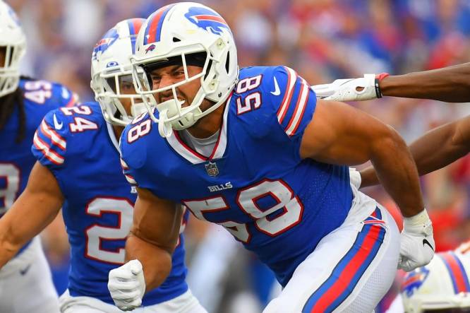 Buffalo Bills outside linebacker Matt Milano (58) defends against