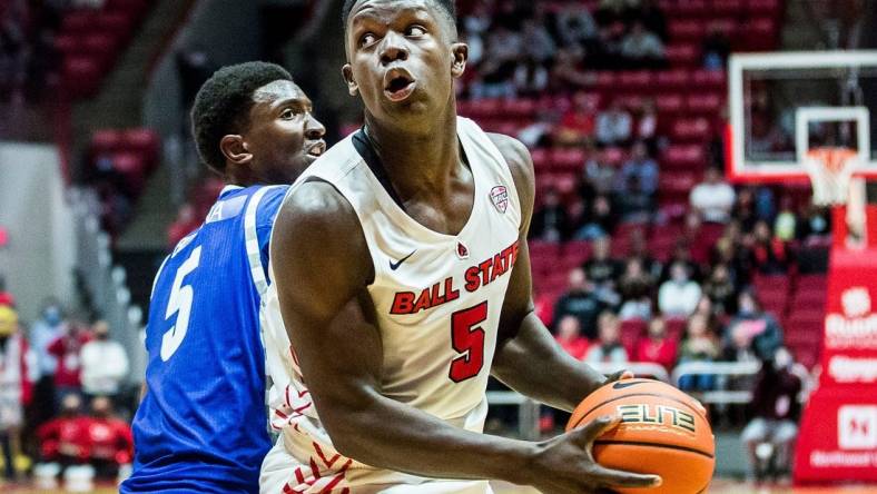 Ball State's Payton Sparks looks toward the basket against Eastern Illinois during their game at Worthen Arena Tuesday, Dec. 21, 2021.

Ballstateveasternillinois 15