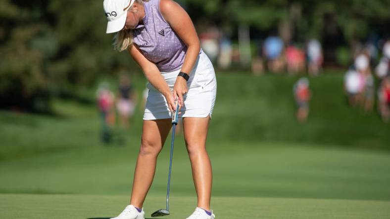 Aug 27, 2022; Ottawa, Ontario, CAN; Maddie Szeryk from Canada plays the ball on the green of the 18th hole during the third round of the CP Women's Open golf tournament. Mandatory Credit: Marc DesRosiers-USA TODAY Sports