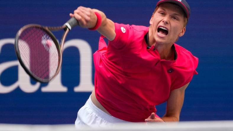 Sept 3, 2022; Flushing, NY, USA;  Jenson Brooksby of the USA hits to Carlos Alcaraz of Spain on day six of the 2022 U.S. Open tennis tournament at USTA Billie Jean King National Tennis Center. Mandatory Credit: Robert Deutsch-USA TODAY Sports