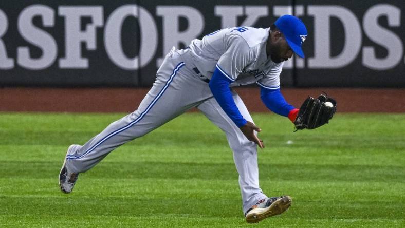 Sep 9, 2022; Arlington, Texas, USA; Toronto Blue Jays right fielder Jackie Bradley Jr. (25) catches a line drive hit by Texas Rangers designated hitter Kole Calhoun (not pictured) during the seventh inning at Globe Life Field. Mandatory Credit: Jerome Miron-USA TODAY Sports