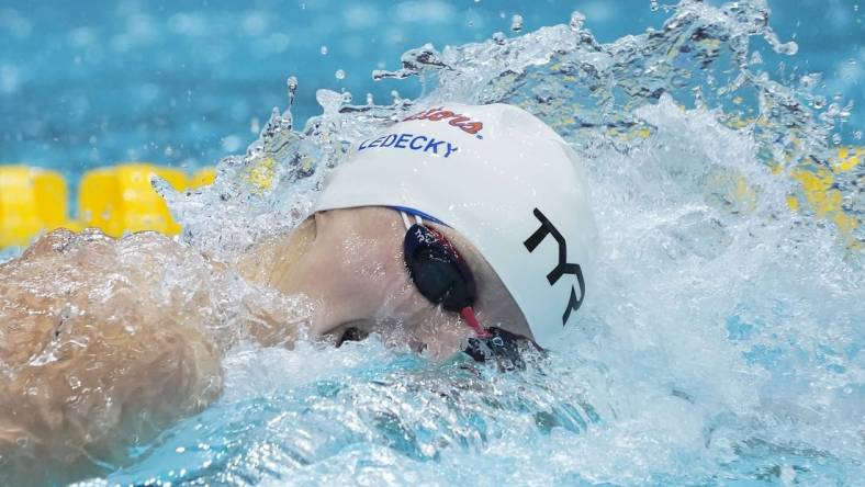 Nov 5, 2022; Indianapolis, Indiana, USA; Katie Ledecky (USA) competes in the 800 meter freestyle swim during the FINA Swimming World Cup finals at Indiana University Natatorium. Mandatory Credit: Grace Hollars/The Indianapolis Star via USA TODAY NETWORK