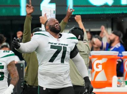 Nov 6, 2022; East Rutherford, NJ, USA; 
New York Jets offensive tackle Duane Brown (71) celebrates the Jets taking over to ice the game in the 4th quarter against the Bills at MetLife Stadium. Mandatory Credit: Robert Deutsch-USA TODAY Sports