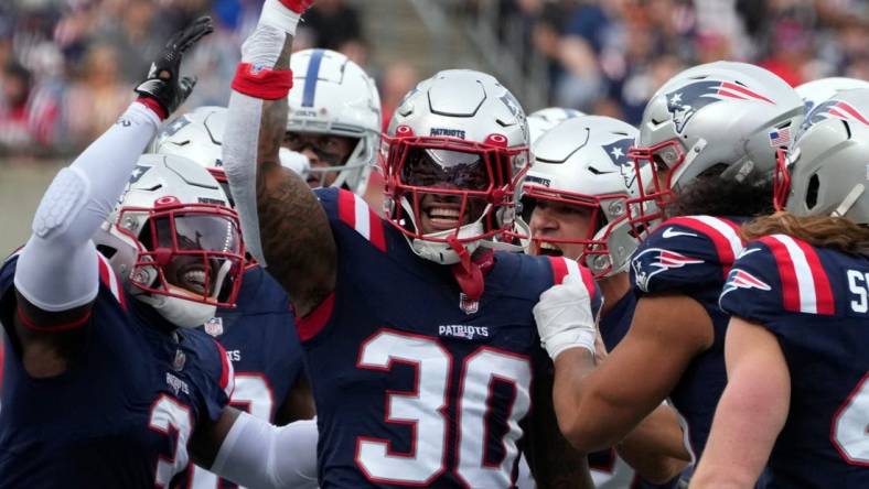 Mack Wilson Sr. celebrates after stopping the Colts in the 4th quarter.