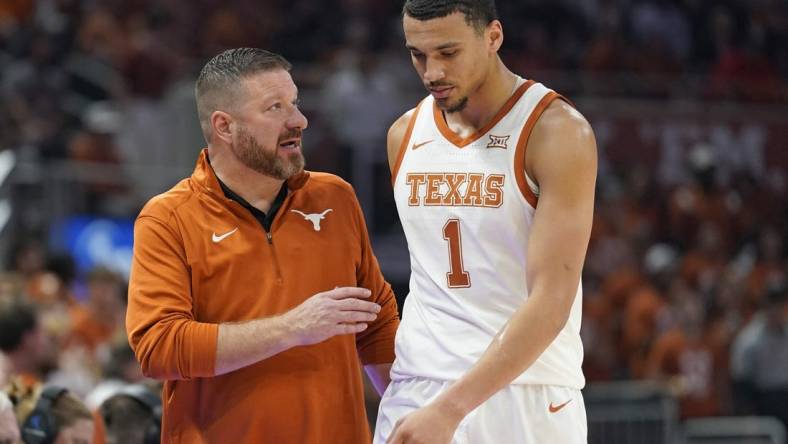 Nov 7, 2022; Austin, Texas, USA; Texas Longhorns head coach Chris Beard talks with forward Dylan Disu (1) during the first half against the Texas-El Paso Miners at Moody Center. Mandatory Credit: Scott Wachter-USA TODAY Sports