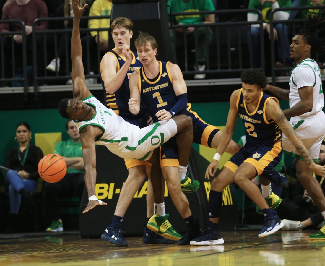 Oregon's N'Faly Dante, center, is upended under pressure from the UC Irvine defense during the first half at Matthew Knight Arena.

Ncaa Basketball Eug Uombb Vs Uc Irvine Uc Irvine At Oregon