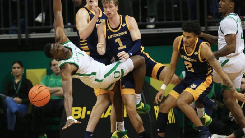 Oregon's N'Faly Dante, center, is upended under pressure from the UC Irvine defense during the first half at Matthew Knight Arena.

Ncaa Basketball Eug Uombb Vs Uc Irvine Uc Irvine At Oregon