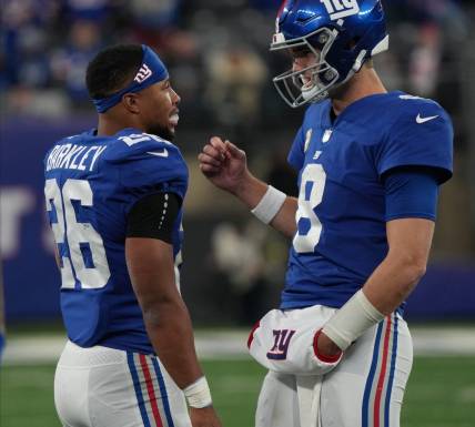 Saquon Barkley and Daniel Jones of the Giants in the second half. The Houston Texans at the New York Giants in a game played at MetLife Stadium in East Rutherford, NJ on November 13, 2022.

The Houston Texans Face The New York Giants In A Game Played At Metlife Stadium In East Rutherford Nj On November 13 2022