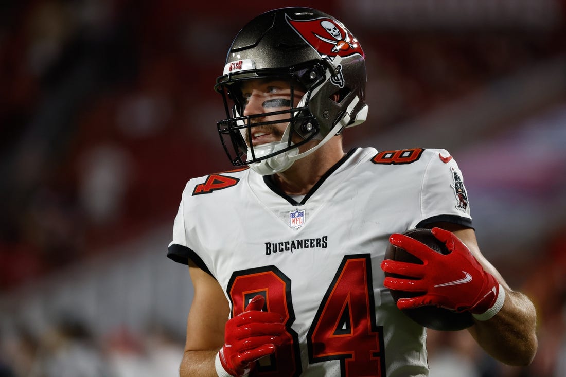 Oct 2, 2022; Tampa, Florida, USA; Tampa Bay Buccaneers tight end Cameron Brate (84) against the Kansas City Chiefs prior to the game at Raymond James Stadium. Mandatory Credit: Kim Klement-USA TODAY Sports