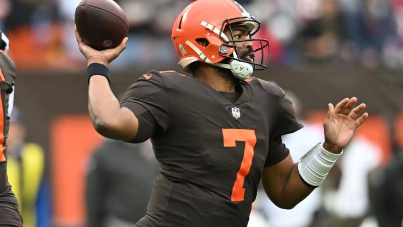 Nov 27, 2022; Cleveland, Ohio, USA; Cleveland Browns quarterback Jacoby Brissett (7) throws a pass during the first quarter against the Tampa Bay Buccaneers at FirstEnergy Stadium. Mandatory Credit: Ken Blaze-USA TODAY Sports