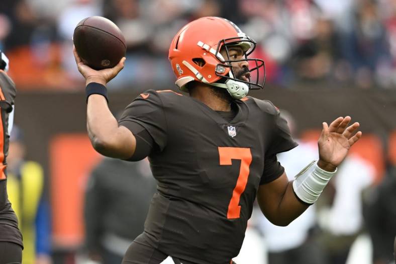 Nov 27, 2022; Cleveland, Ohio, USA; Cleveland Browns quarterback Jacoby Brissett (7) throws a pass during the first quarter against the Tampa Bay Buccaneers at FirstEnergy Stadium. Mandatory Credit: Ken Blaze-USA TODAY Sports
