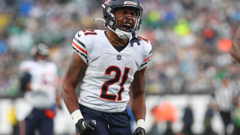 Nov 27, 2022; East Rutherford, New Jersey, USA; Chicago Bears running back Darrynton Evans (21) celebrates his run against the New York Jets during the first half at MetLife Stadium. Mandatory Credit: Ed Mulholland-USA TODAY Sports