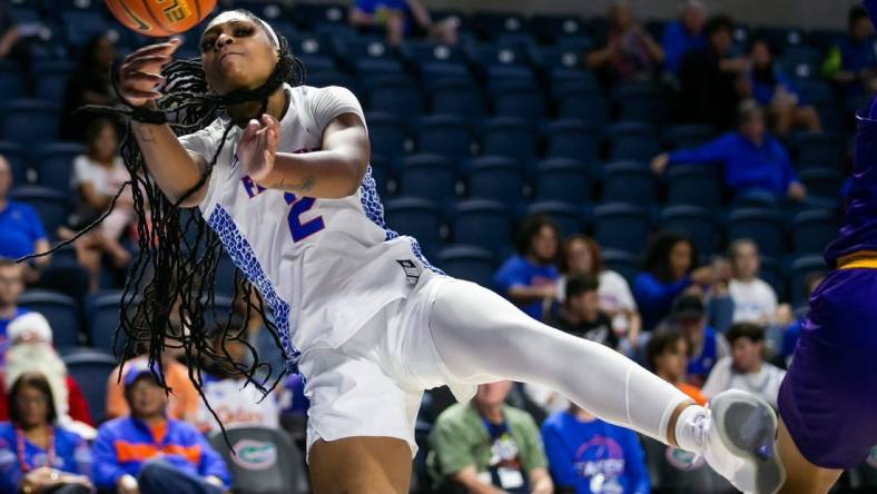 Florida Gators forward Tatyana Wyche (2) tries to make a saving passing while falling out of bounds. The Florida women's basketball team hosted Prairie View A&M in the second half at Exactech Arena at the Stephen C. O  Connell Center in Gainesville, FL on Wednesday, November 30, 2022. Florida won 68-53.[Doug Engle/Ocala Star Banner]

Flgai 120222 Pvam Uf Wbk