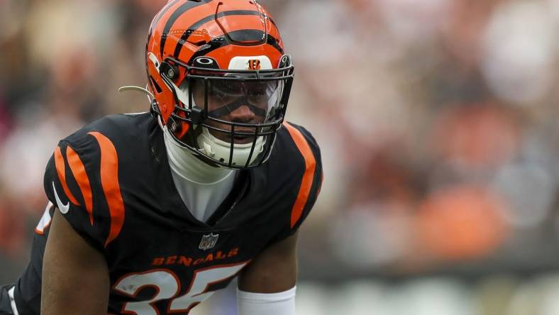 Dec 11, 2022; Cincinnati, Ohio, USA; Cincinnati Bengals cornerback Jalen Davis (35) prepares for the punt by the Cleveland Browns in the first half at Paycor Stadium. Mandatory Credit: Katie Stratman-USA TODAY Sports