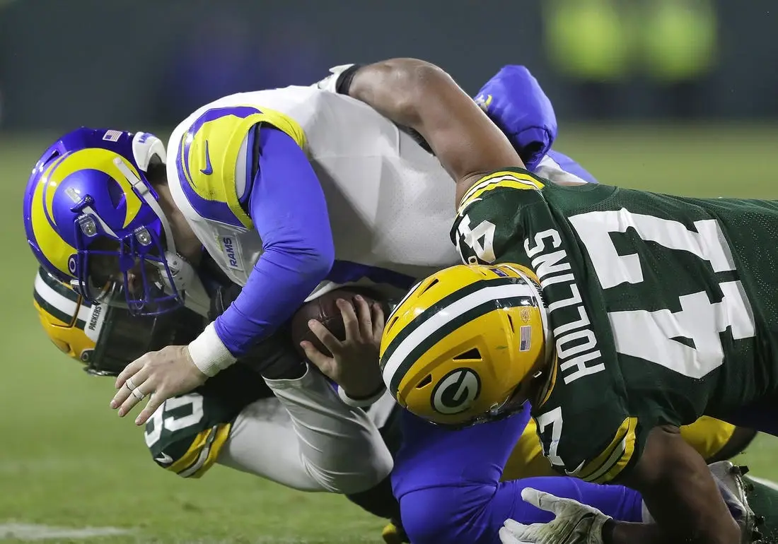 Green Bay Packers re-sign linebacker Justin Hollins