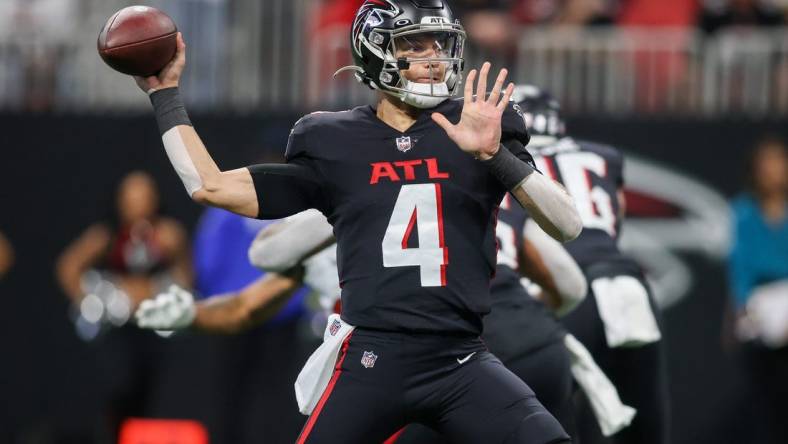 Jan 8, 2023; Atlanta, Georgia, USA; Atlanta Falcons quarterback Desmond Ridder (4) throws a pass against the Tampa Bay Buccaneers in the second half at Mercedes-Benz Stadium. Mandatory Credit: Brett Davis-USA TODAY Sports